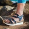 Sandales compensées bi-matière avec scatch