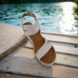Sandales femmes beiges compensées-vue face