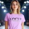 Tee-shirt rose imprimé Vogue coupe fantaisie-modèle