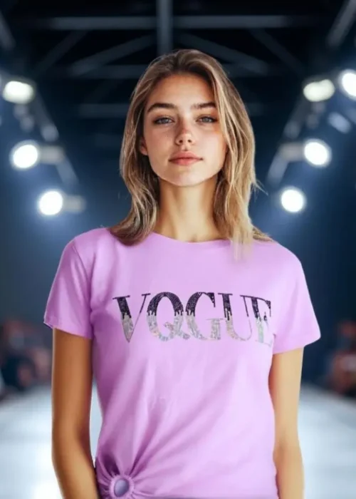 Tee-shirt rose imprimé Vogue coupe fantaisie-modèle