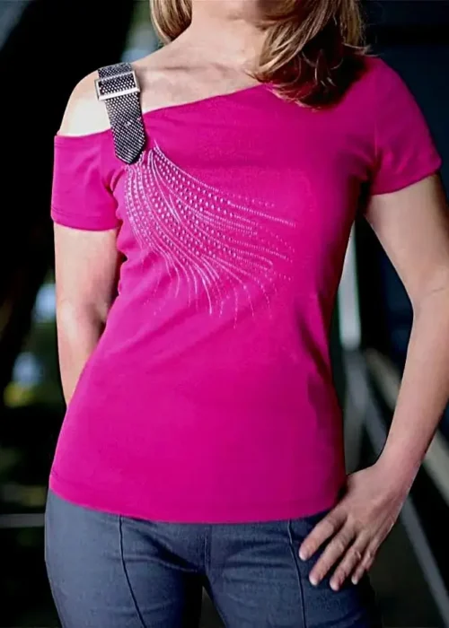 Tee-shirt manches courtes épaule dénudée et strass-fuchsia