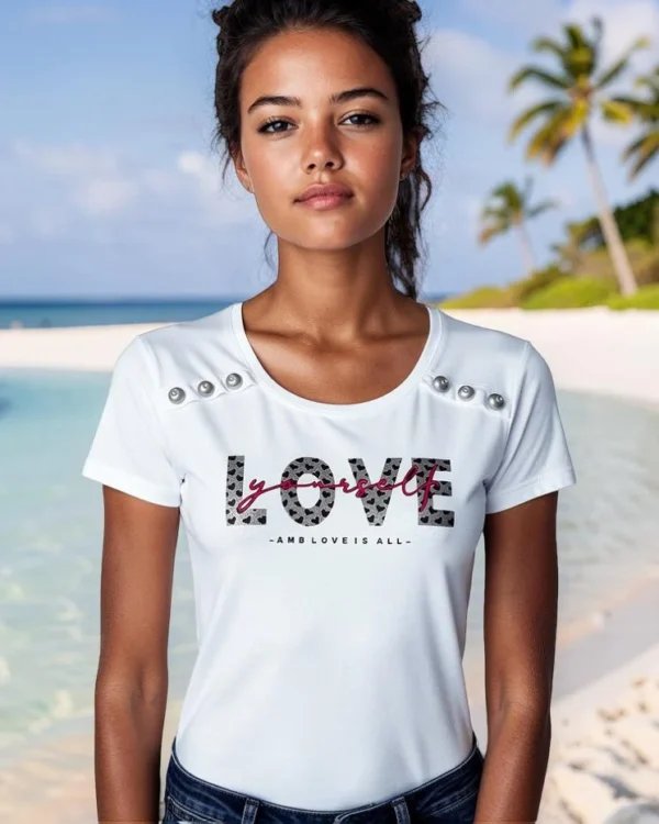 Tee-shirt en coton à manches courtes blanc ou noir imprimé Love Yourself avec boutons en métal