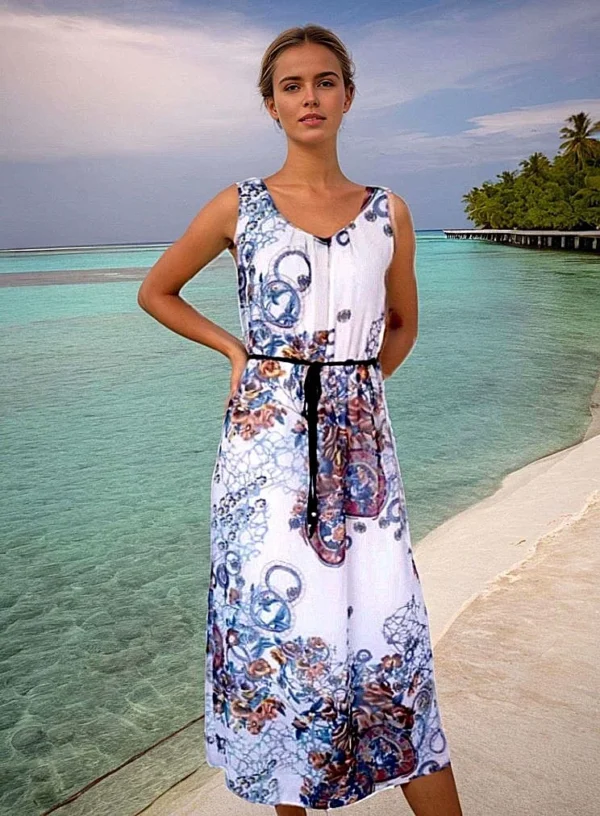 Robe Longue en Voile – Imprimé Arabesque Bleu sur fond Blanc